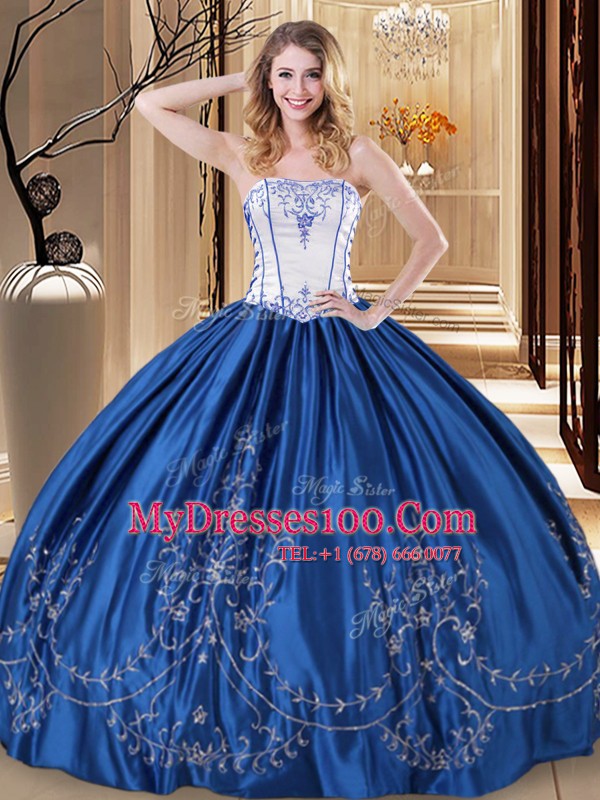 Deluxe Royal Blue Ball Gowns Embroidery Quince Ball Gowns Lace Up Taffeta Sleeveless Floor Length